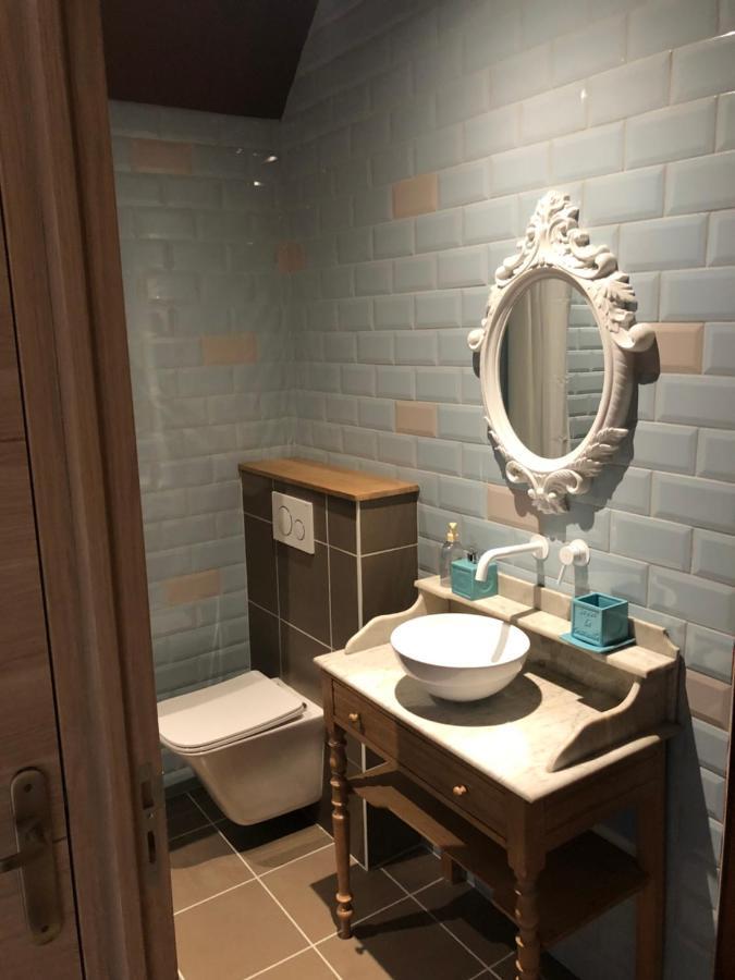 Chambres Au Chateau Du Mouillat Saint-Clair-de-la-Tour Eksteriør bilde