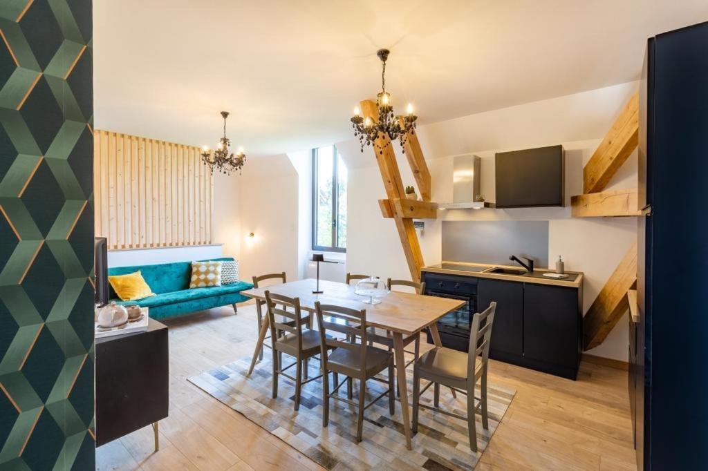 Chambres Au Chateau Du Mouillat Saint-Clair-de-la-Tour Eksteriør bilde