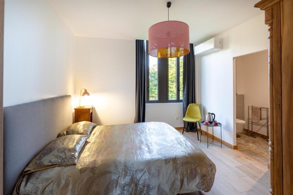 Chambres Au Chateau Du Mouillat Saint-Clair-de-la-Tour Eksteriør bilde